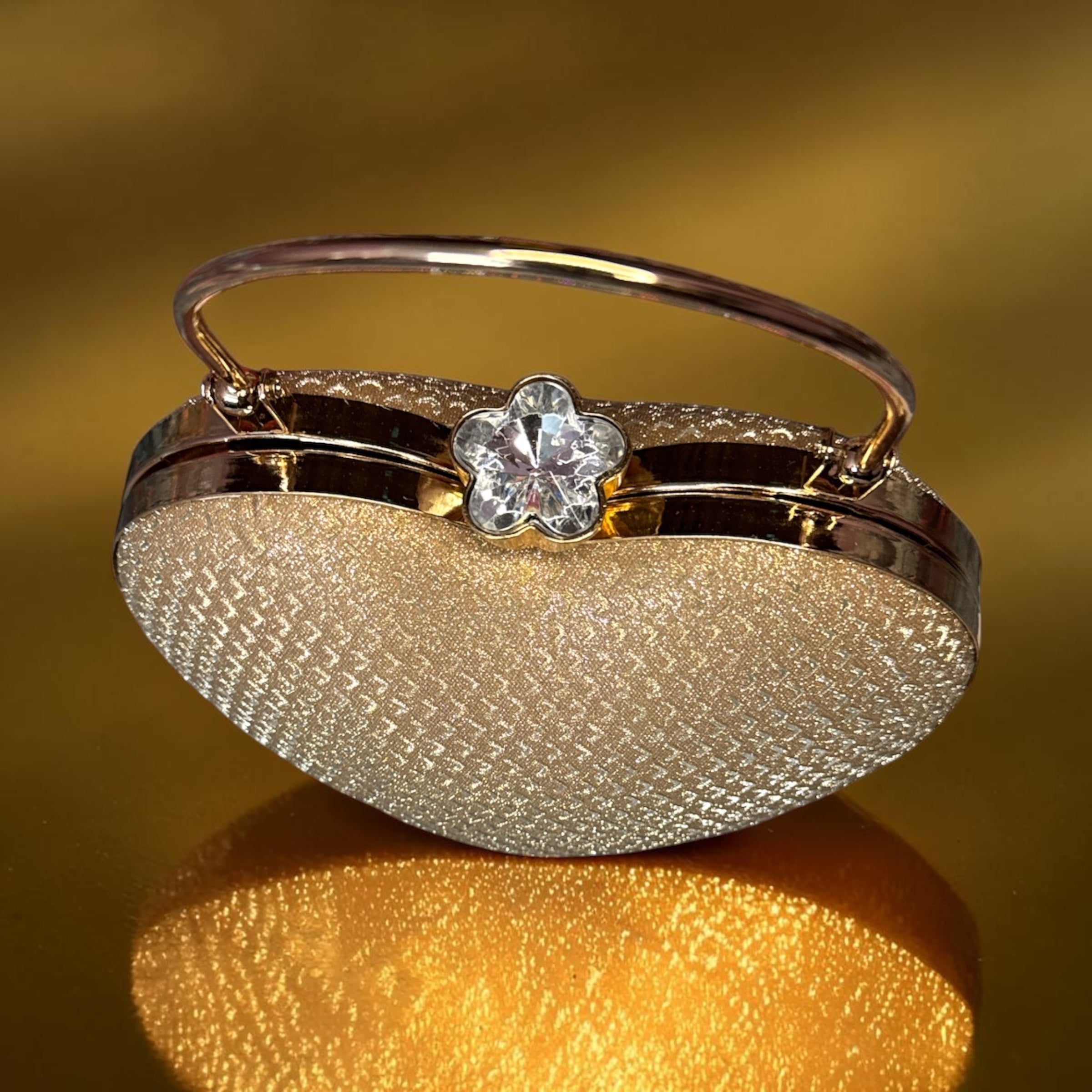 GOLDEN HEART-SHAPE  CLUTCH